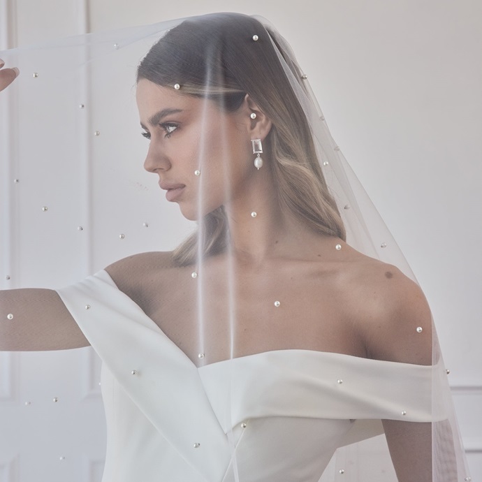 Bridal Elegance: Choosing the Perfect Hairpieces for Your Big Day